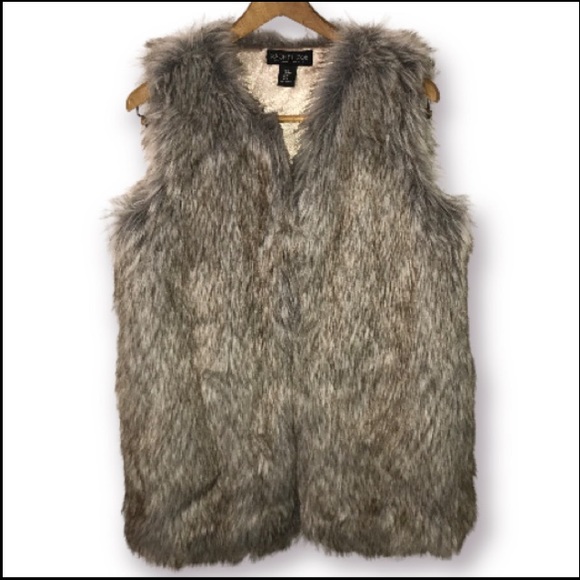 RACHEL ZOE FAUX FUR VEST - Picture 8 of 9